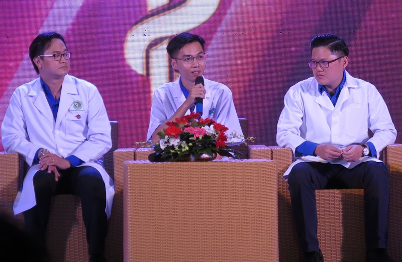 Bác sĩ chữa bệnh phạm nhân  ảnh 1 Bac si chua benh pham nhan anh 1