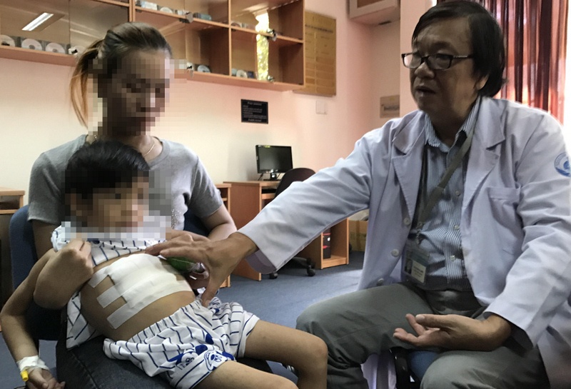 Bé gái ăn tóc ảnh 2 Be gai an toc anh 2