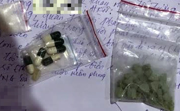 Canh sat kiem tra quan bar anh 2