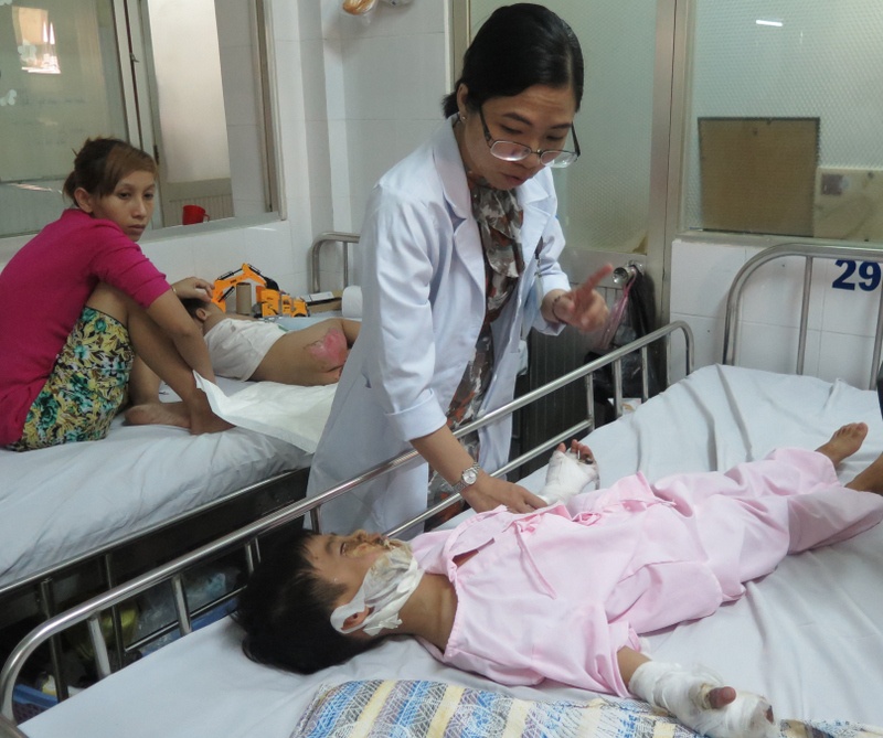 Điện giật phỏng hoại tử ngón tay  ảnh 1 Dien giat phong hoai tu ngon tay anh 1