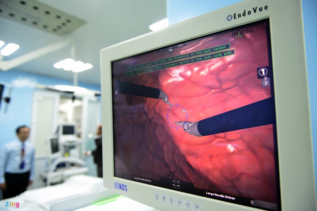 Robot dieu tri ung thu anh 1