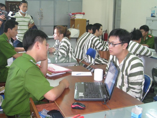 Lua dao tien ty anh 1