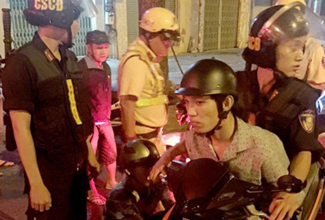 Danh vao dau hang loat phu nu di dem o Sai Gon de cuop hinh anh