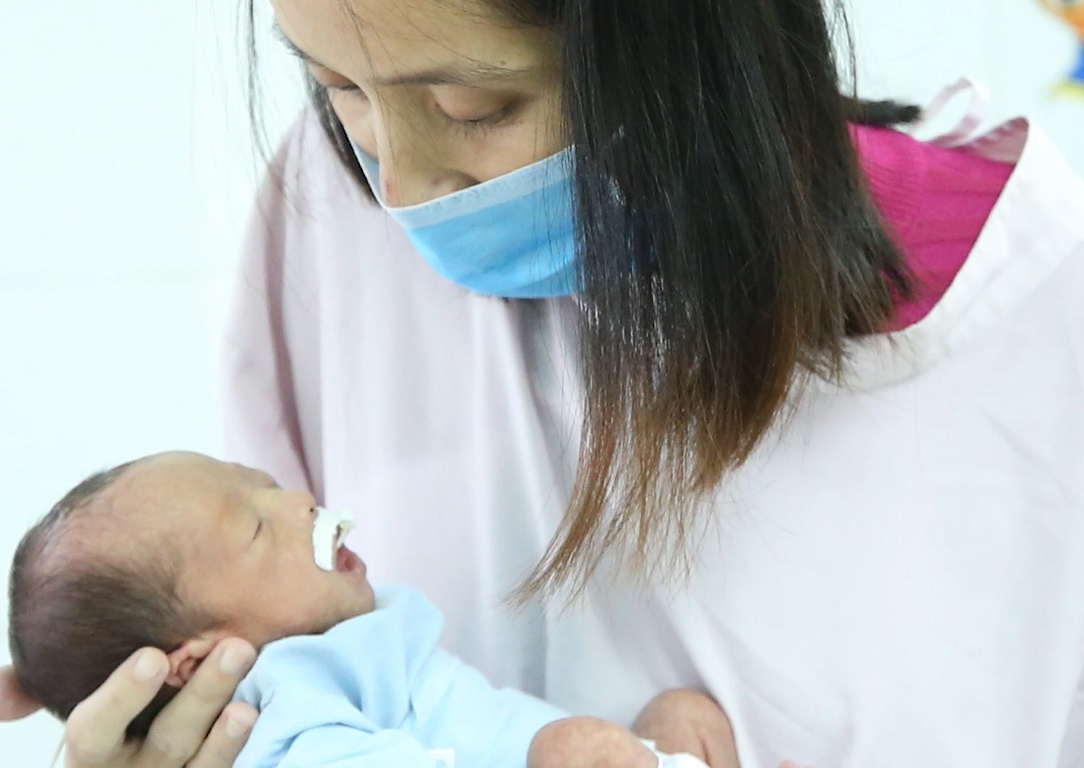 Gianh giat su song cho me con thai phu bi ung thu hinh anh