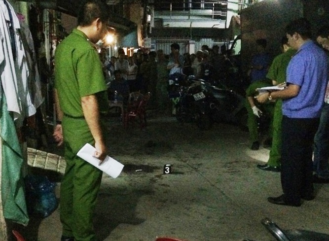 Danh lun so dong nghiep vi bi duoi viec hinh anh