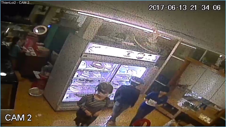 Camera ghi hinh 2 co gai co mat trong vu an mang o Sai Gon hinh anh