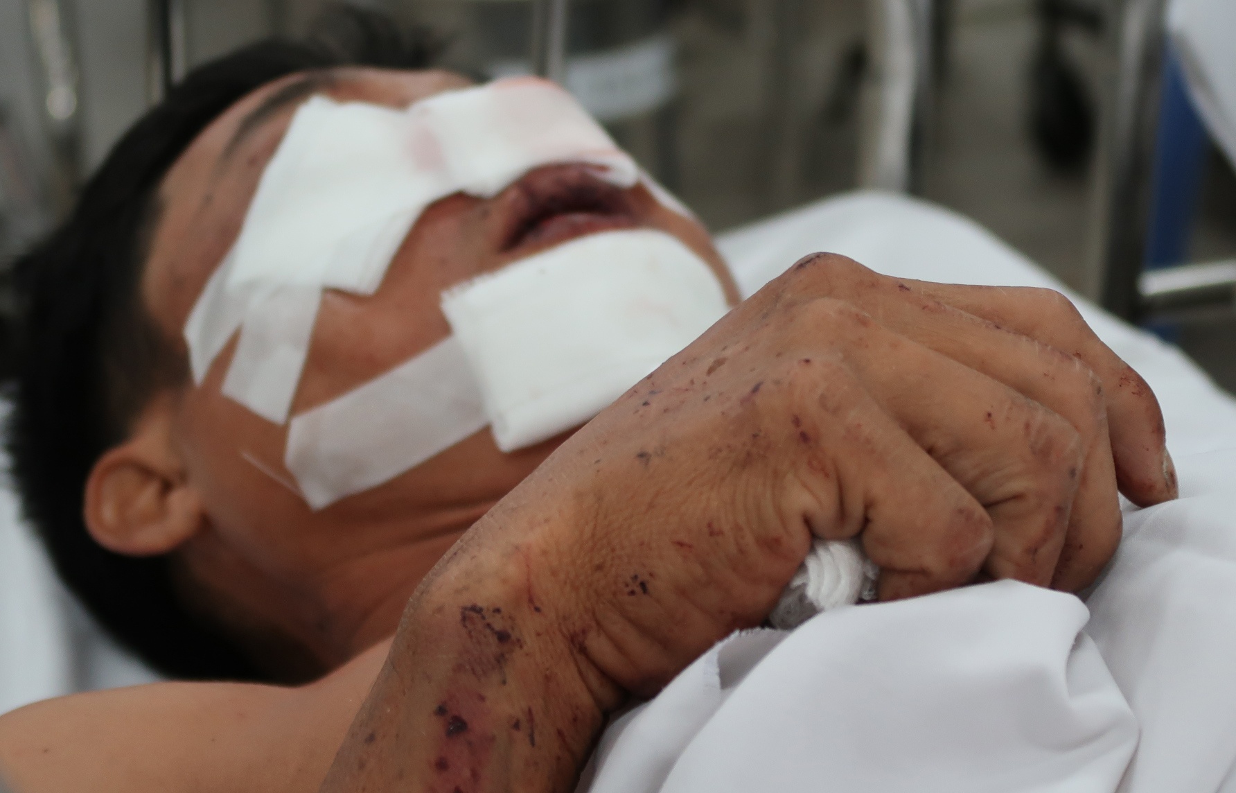 Ket trong cabin 2 gio sau tai nan tren cao toc Long Thanh hinh anh