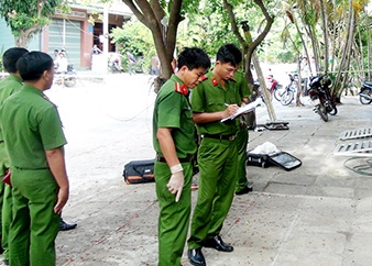 Thanh nien danh chet nguoi khi va cham giao thong o Sai Gon hinh anh