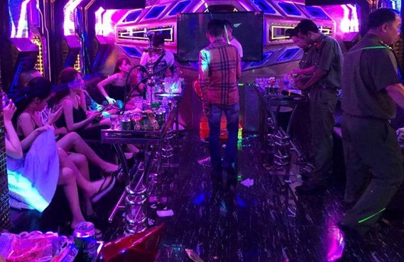 dân chơi phê ma túy trong quán bar ảnh 1 dan choi phe ma tuy trong quan bar anh 1