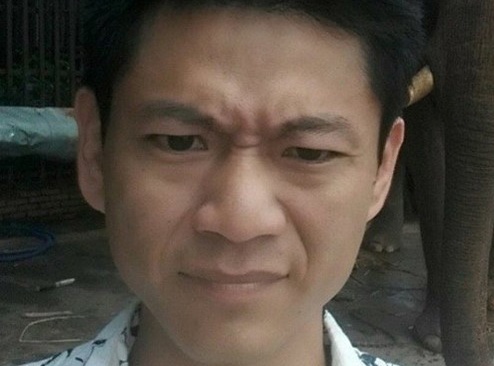 Khoanh khac ngop tho tren xe khach luc bat trum doi no thue o Sai Gon hinh anh