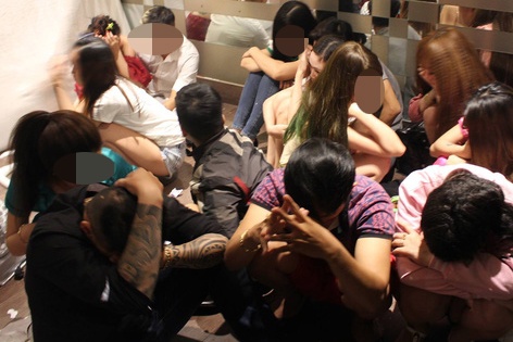 Hang chuc nam nu ‘phe’ ma tuy trong quan karaoke o Sai Gon hinh anh