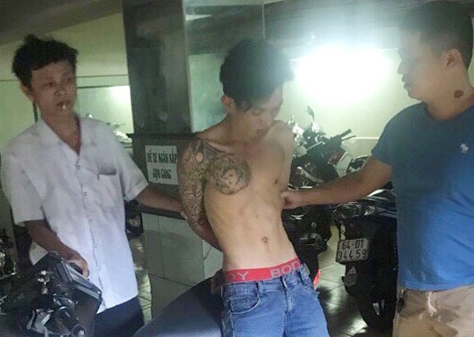 Canh sat truy duoi ten cuop day chuyen o Sai Gon hinh anh