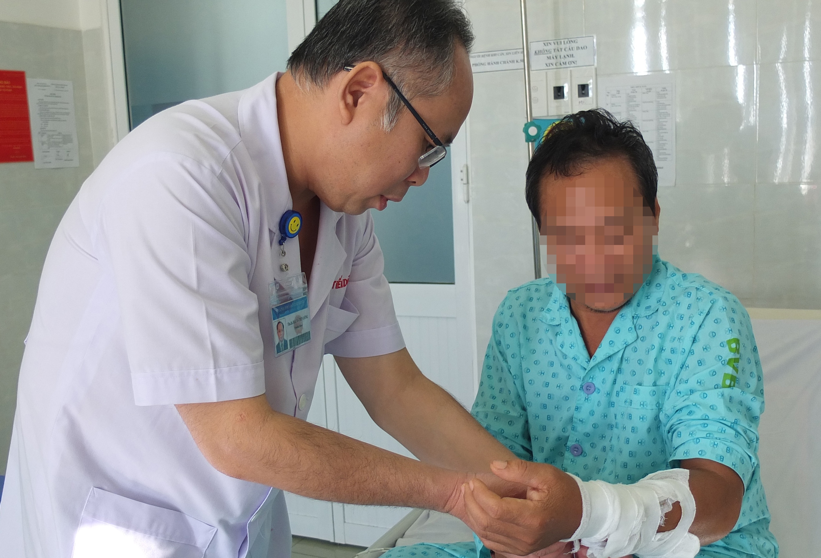 13 tieng tai tao ‘ban linh dan ong’ cho benh nhan hinh anh
