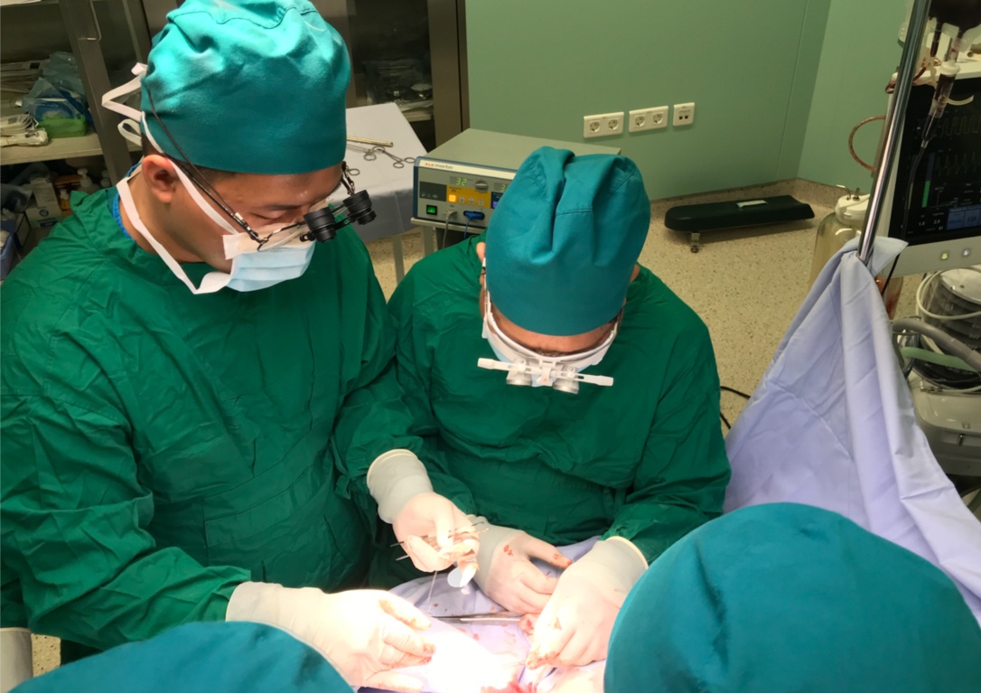 Be gai suyt chet vi manh sanh cua vao co hinh anh