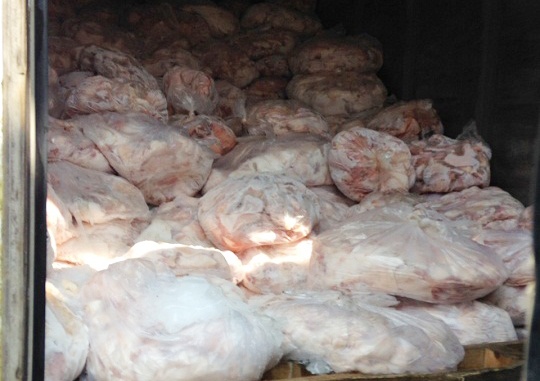 Tam giu 30 tan thuc pham khong ro nguon goc o TP.HCM hinh anh