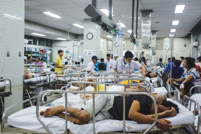 Nhập viện vì đánh nhau ảnh 1 Nhap vien vi danh nhau anh 1