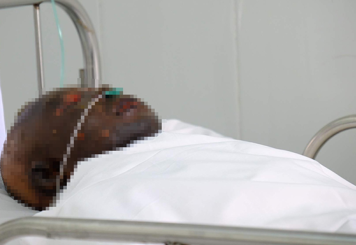 Con re phong hoa dot nha vi ghen, cha vo nguy kich hinh anh