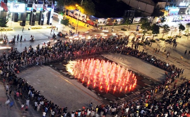 Canh sat hinh su, co dong giam sat pho di bo Sai Gon hinh anh