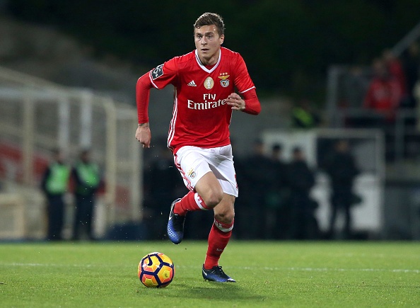 MU mua Victor Lindelof voi gia 45 trieu euro hinh anh