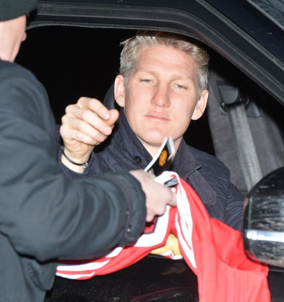 Schweinsteiger bo tap,  chuan bi roi MU? anh 2