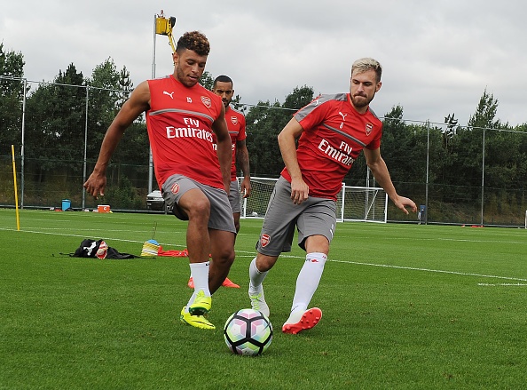 Arsenal don tin vui truoc ngay le tang qua hinh anh