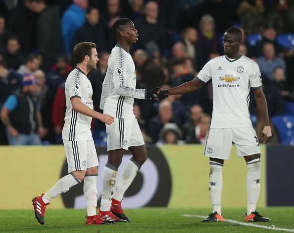 MU don hang loat tru cot tro lai truoc Boxing Day hinh anh