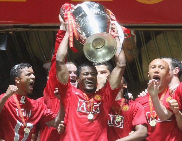 Huyen thoai MU tren duong tro lai Premier League hinh anh