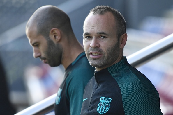 Doi truong Barca xin loi vi khong tham du le trao giai FIFA hinh anh