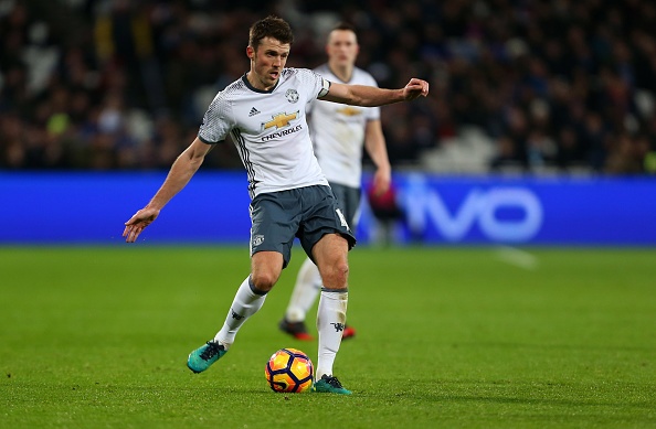 Carrick phai chap nhan giam luong neu o lai MU hinh anh