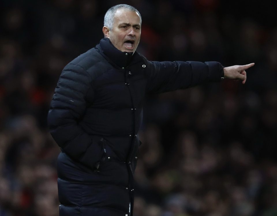 Man Utd giu chan Mourinho den 2022 hinh anh