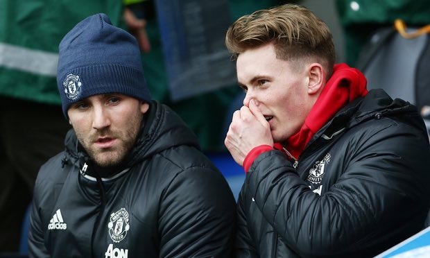 Luke Shaw tim duong roi Man Utd hinh anh