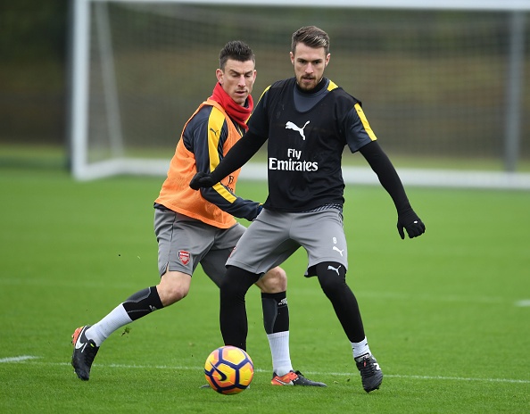 Arsenal don tin vui truoc dai chien voi Liverpool hinh anh