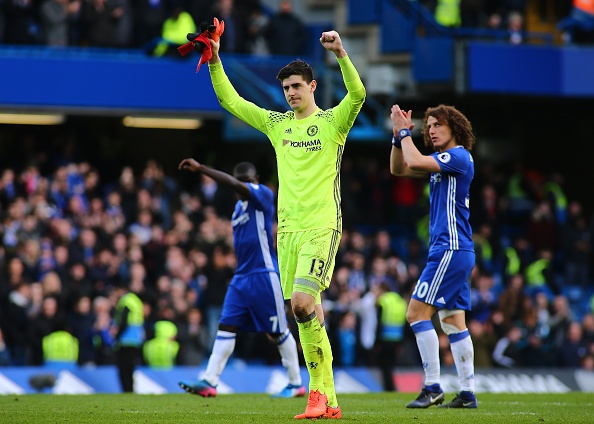 Courtois tu choi hop dong moi voi Chelsea vi Real hinh anh