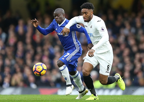 Nhung ma trinh dien an tuong cua N'Golo Kante trong mau ao Chelsea hinh anh