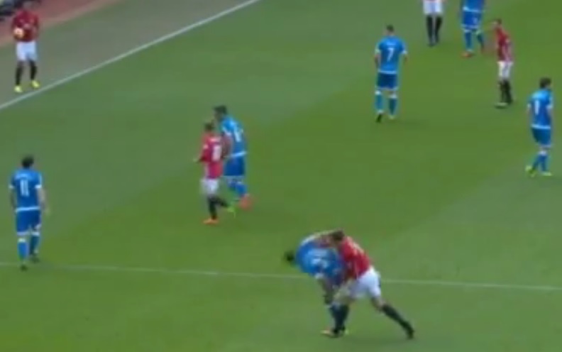 Can canh nhung tinh huong ‘an mieng tra mieng’ cua Ibra va Tyrone Mings anh 2