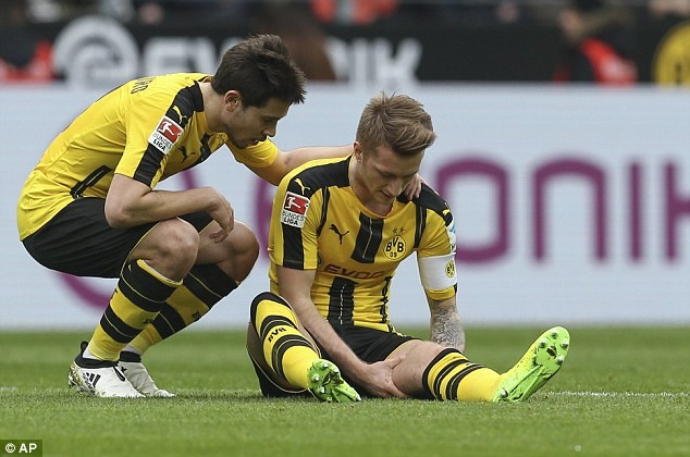 Van den tiep tuc deo bam Marco Reus hinh anh