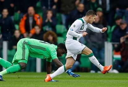 Thu mon Ajax tra gia dat vi coi thuong doi thu hinh anh