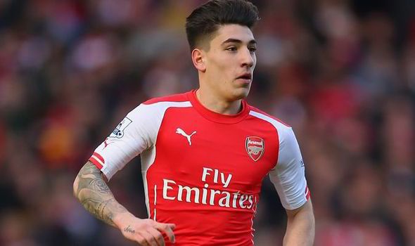 Man trinh dien an tuong cua Hector Bellerin trong mau ao Arsenal. hinh anh