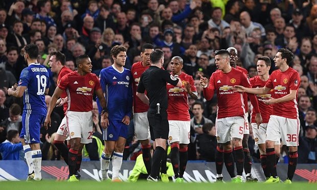 Đạp vào bụng Hazard, Rojo vẫn thoát án phạt của FA ảnh 2 Dap vao bung Hazard, Rojo van thoat an phat cua FA anh 2