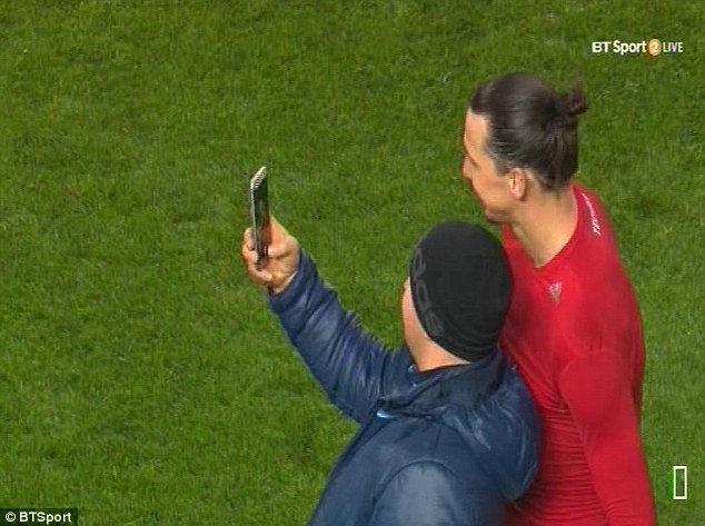 5 khoanh khac thu vi o cuoc doi dau MU - Rostov anh 1