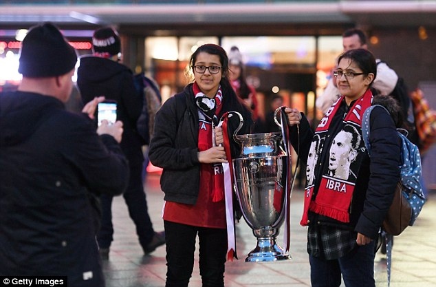 5 khoanh khac thu vi o cuoc doi dau MU - Rostov anh 3