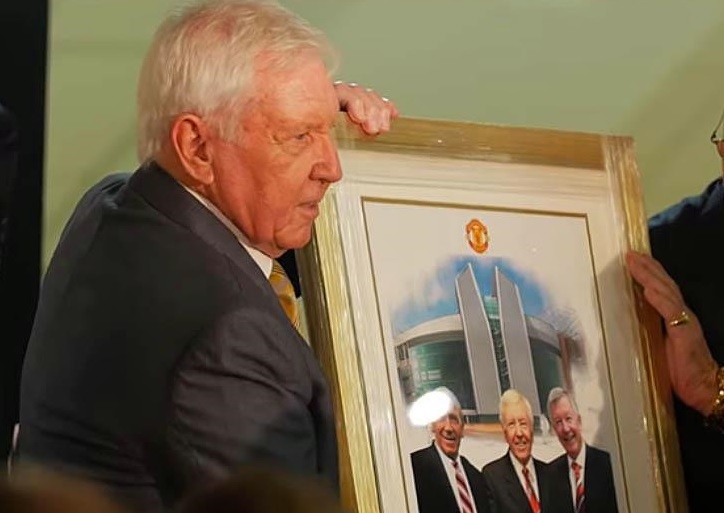 Ban than cua Sir Alex bi MU sa thai vi treu gheo dong nghiep nu hinh anh