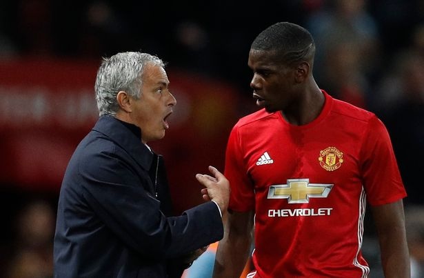 Mourinho doa loai Pogba vi chuyen ngoai san co hinh anh