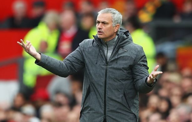 Mourinho thua nhan bo Top 4 Premier League, don suc cho Europa League hinh anh