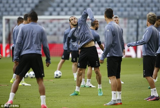 Real Madrid vui vẻ tập luyện trước đại chiến với Bayern ảnh 3 Real Madrid vui ve tap luyen truoc dai chien voi Bayern anh 3