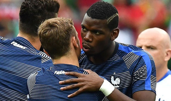 Pogba keu goi Griezmann gia nhap Man Utd hinh anh