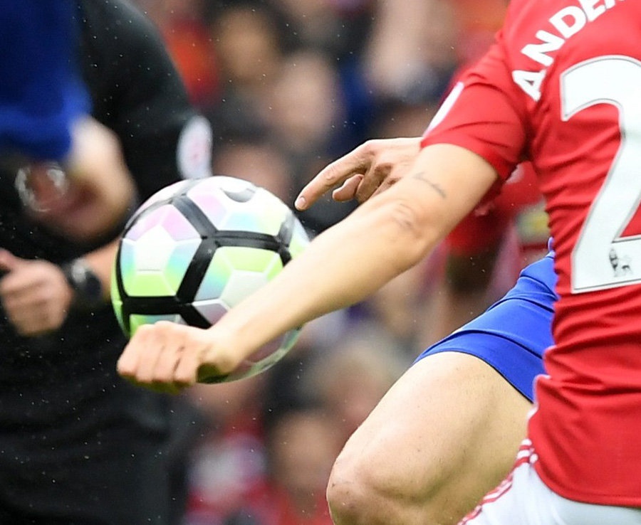 Trọng tài sai lầm khi công nhận bàn thắng của MU ảnh 4 Trong tai sai lam khi cong nhan ban thang cua MU anh 4