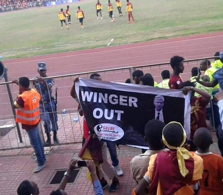 Cuoc chien chong HLV Wenger cua CDV Phao thu da phat trien toan cau anh 9