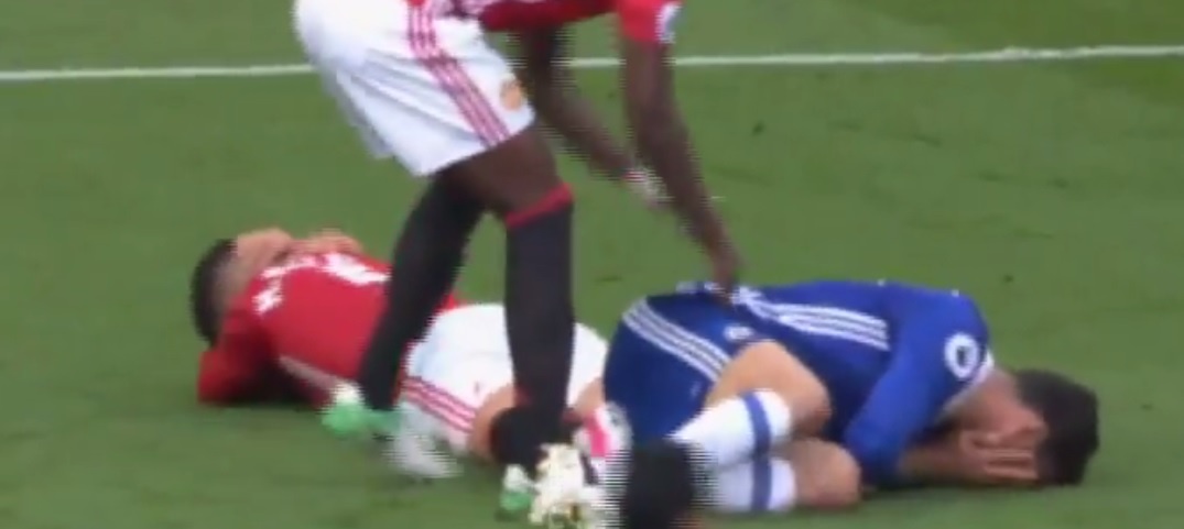 Cận cảnh những tình huống 'trả đũa' của Rojo và Costa ảnh 6 Can canh nhung tinh huong 'tra dua' cua Rojo va Costa anh 6