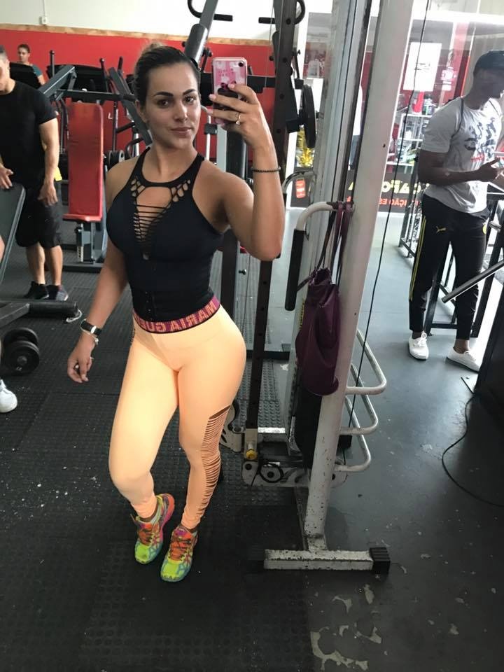 Trận đấu nghiệp dư được thế giới biết đến nhờ trọng tài sexy ảnh 6 Tran dau nghiep du duoc the gioi biet den nho trong tai sexy anh 6